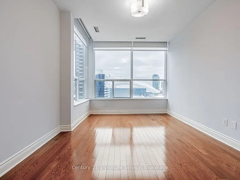 250 Wellington St W #Penthouse 36 — Photo 22