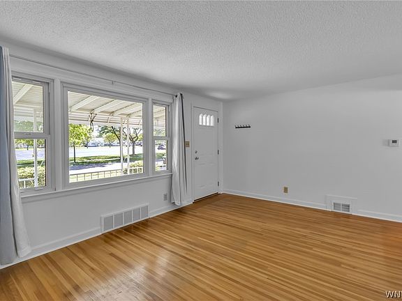 3rd image of 368 McConkey Dr