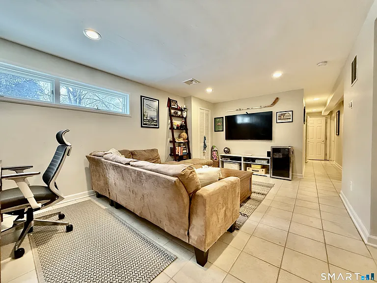 23 Sleepyhollow Dr — Photo 24