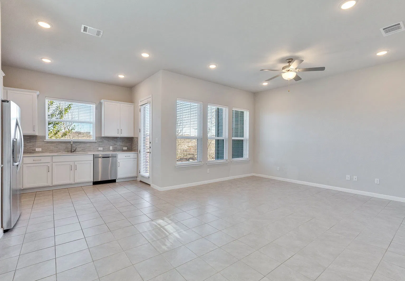3 bed, 2.5 bath, 1615 sqft, $1,750 — Photo 2
