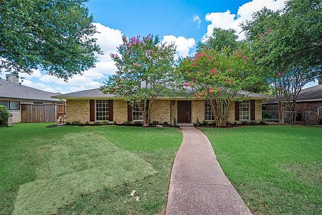 1st image of 807 Rainbow Dr