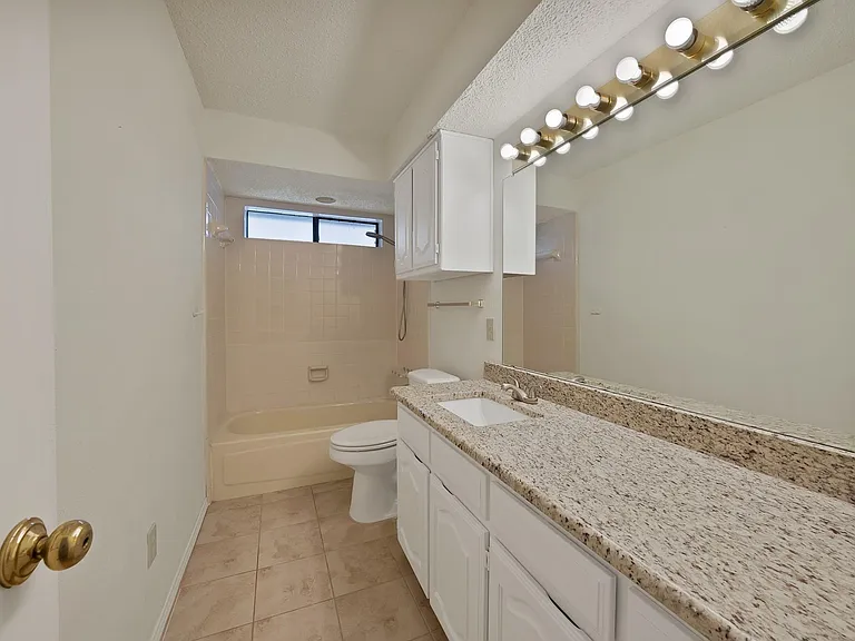 4316 Hartford Dr — Photo 14
