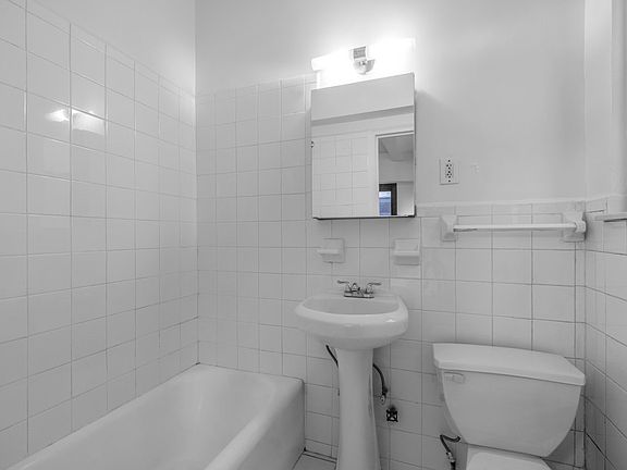 3rd image of 160 W 71st St APT 5L