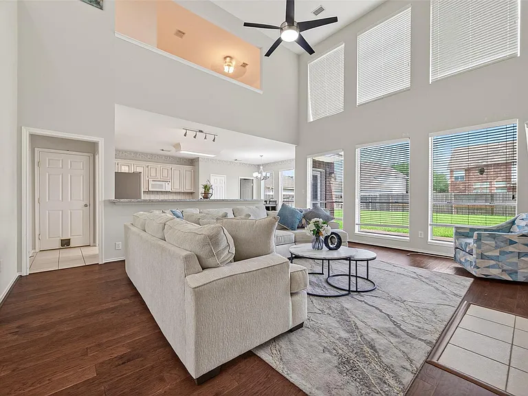5911 Indian Hills Ln — Photo 2