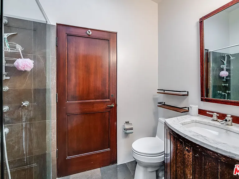 8690 Franklin Ave — Photo 17