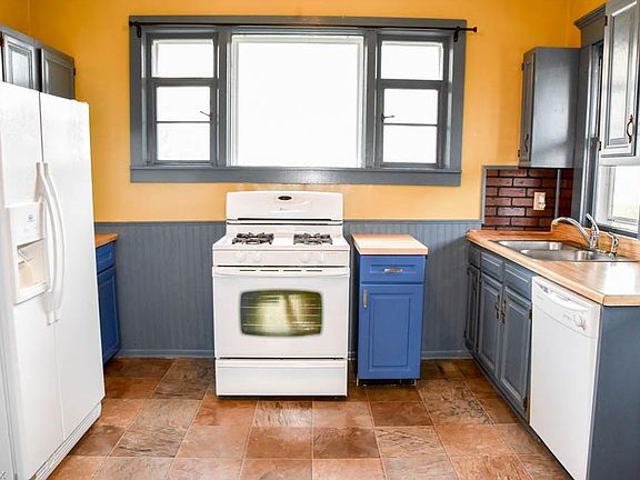 4th image of 840 9th St NE
