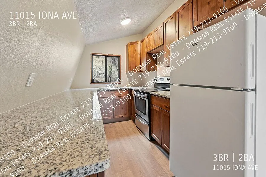 Move-In Special - $1000 Off First Month's Rent - Charming 3 Bed, 2 Bath House In Beautiful Green ... — Photo 2