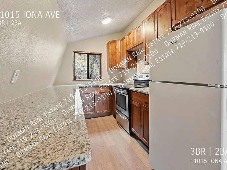 11015 Iona Ave — Photo 2