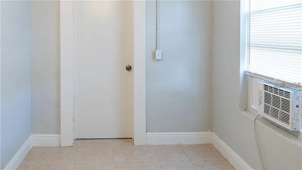 2 bed, 1.0 bath, 930 sqft, $1,150 — Photo 2