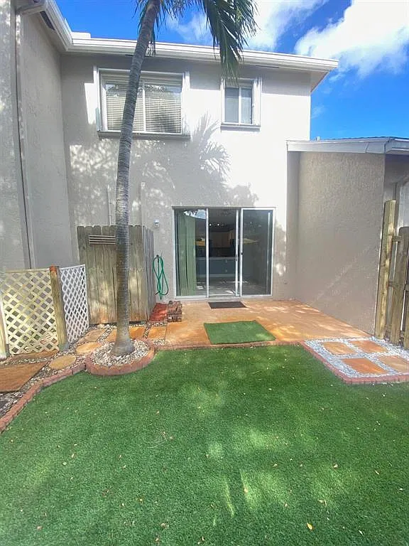 3 bed, 2.5 bath, 1304 sqft, $2,940 — Photo 4