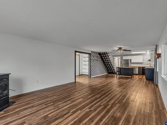 5th image of 1203 Oak St