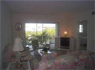 3rd image of 211 Island Cir