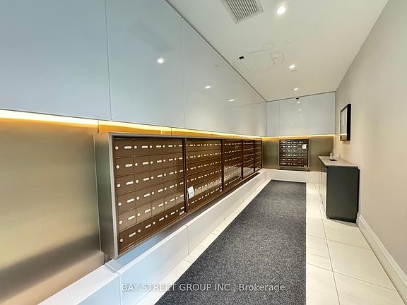 5th image of 39 Roehampton Ave #904