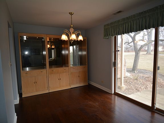 5th image of 6S110 Park Meadow Dr APT 9A
