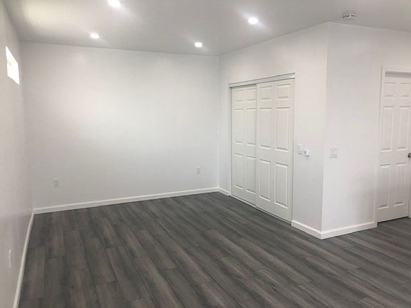 5th image of 110-112 E Scott St #110-A