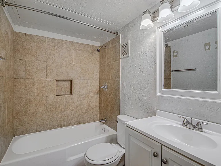 304 E Mitchell St — Photo 16