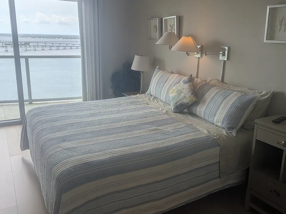 3000 Oasis Grand Blvd #2505