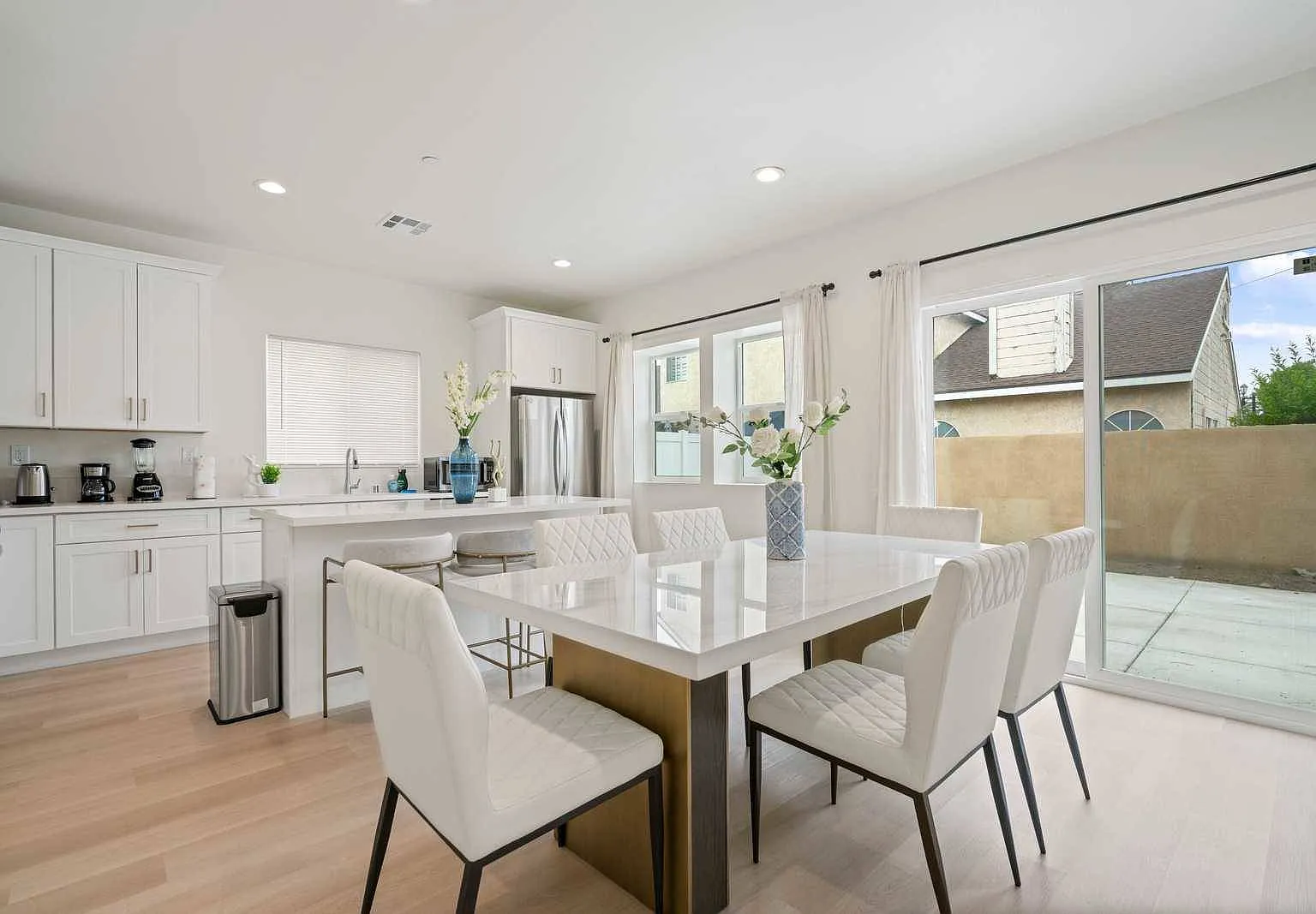 3 bed, 2.5 bath, 1726 sqft, $6,100 — Photo 2