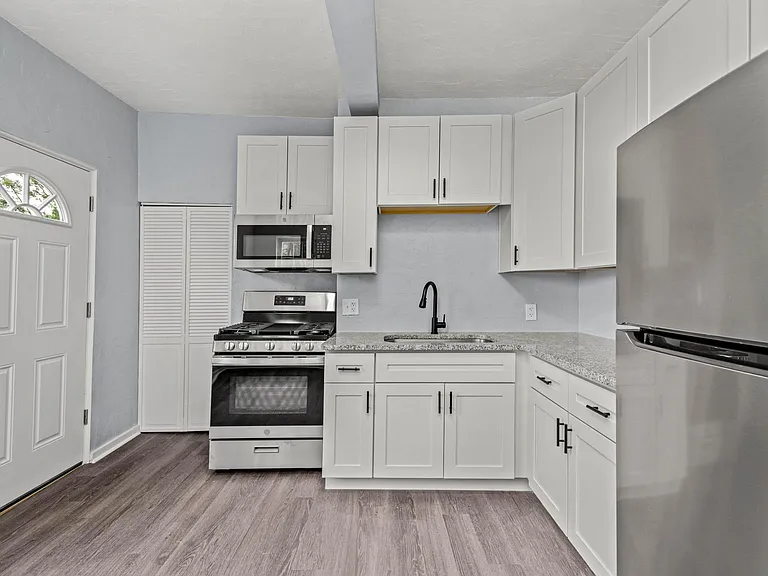 904 Hilltop St #2 — Photo 8