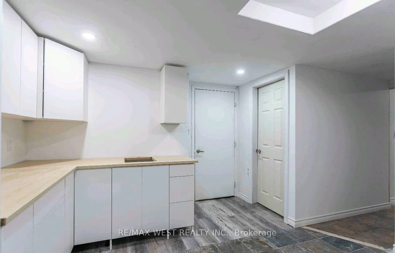 2 bed, $1,900 — Photo 4