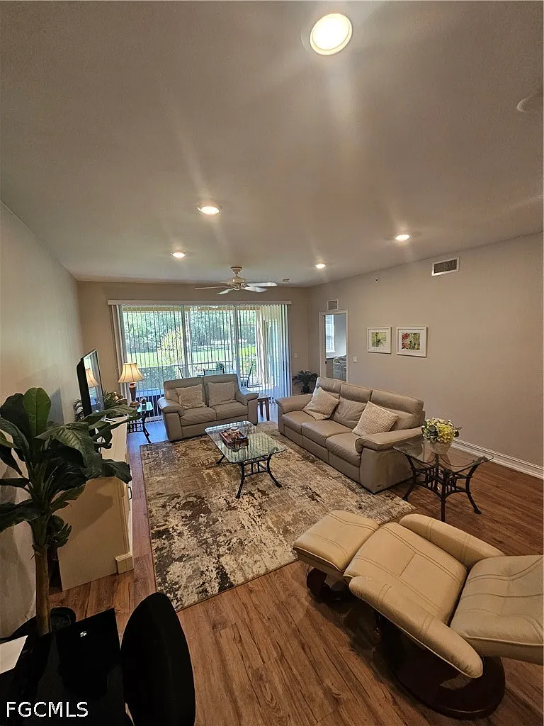2 bed, 2.0 bath, 1248 sqft, $2,200 — Photo 2
