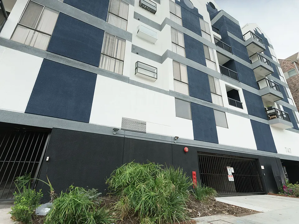 Building Photo 2