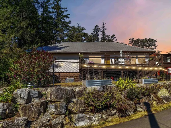 284 Prospect Lake Rd, Saanich, BC V9E 1J7