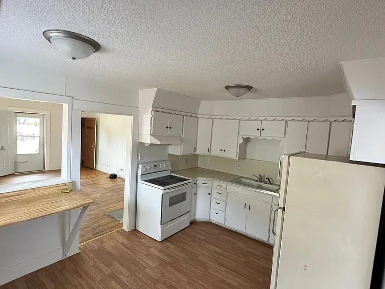 1014 Barnes St — Photo 11