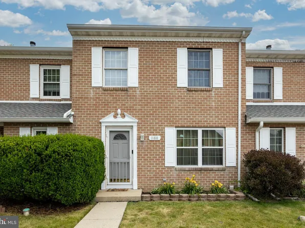 1180 Valley Stream Dr, Perkiomenville, PA 18074