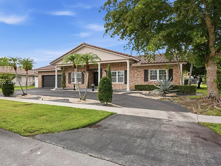 16530 Lake Tree Dr — Photo 8