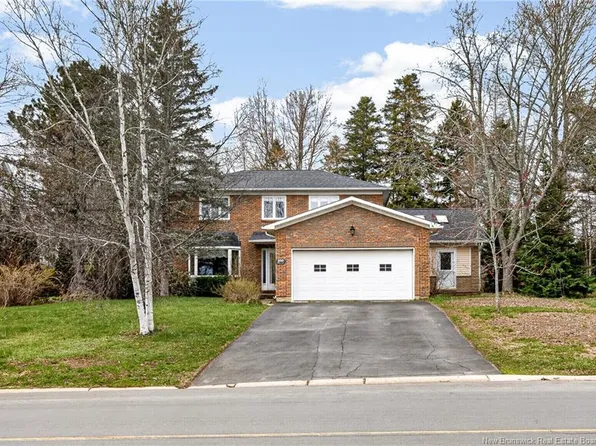 350 Vanier St, Dieppe, NB E1A 5N2