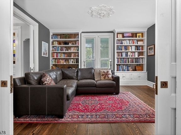 5th image of 100 Center St