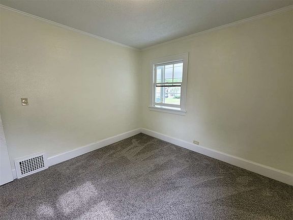 5th image of 3014 Custer Ave