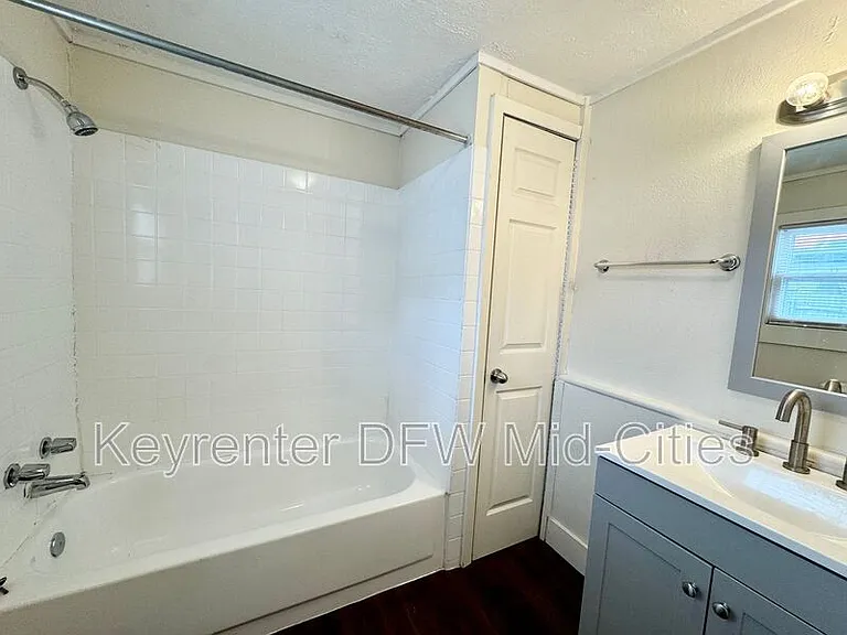 313 Worthview Dr — Photo 10