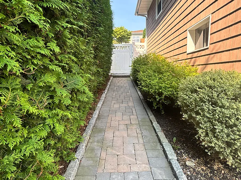 120 Pilgrim Dr — Photo 32