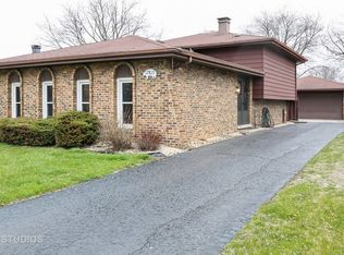 17813 Hickory St, Lansing, IL 60438