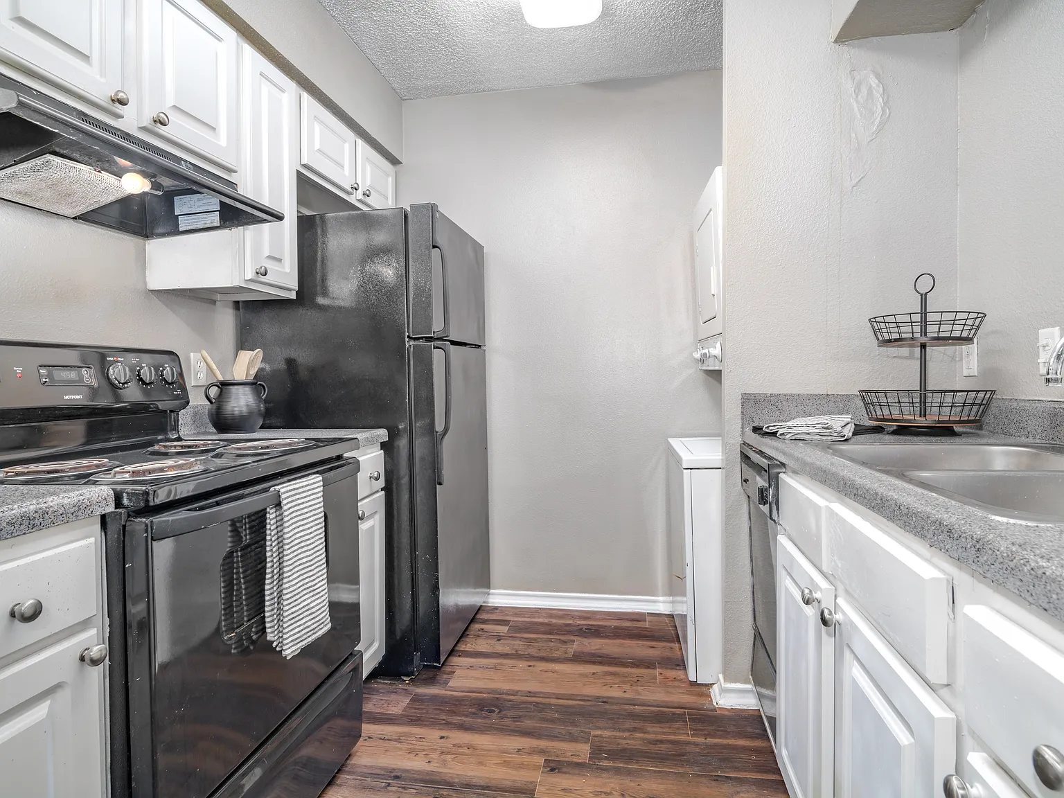 Stratton Park Apartments — Photo 1