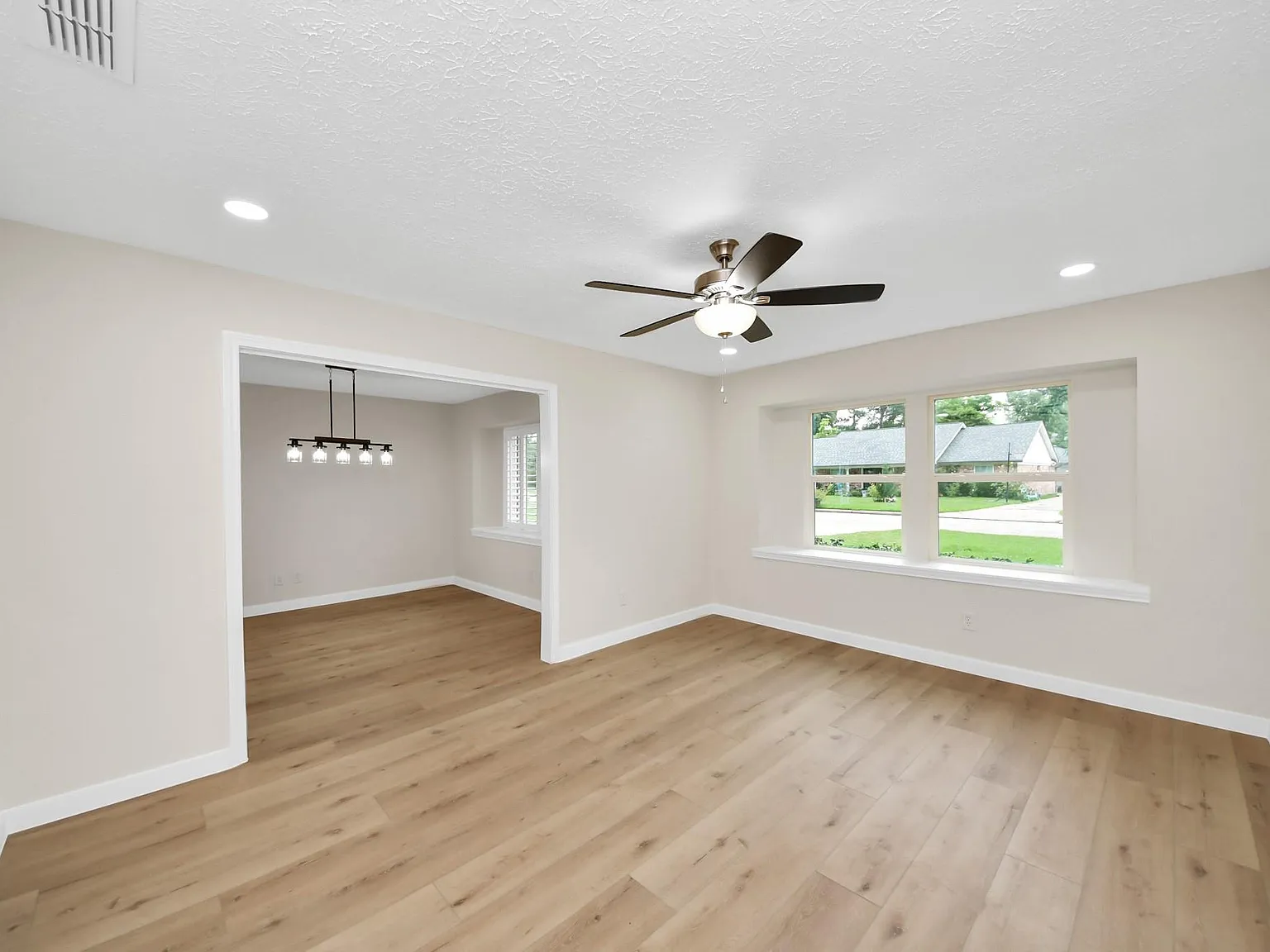 5 bed, 3.0 bath, 3032 sqft, $2,800 — Photo 4