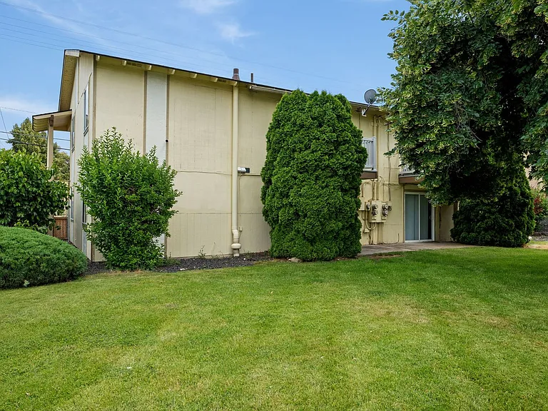 1521 N Bowdish Rd — Photo 23