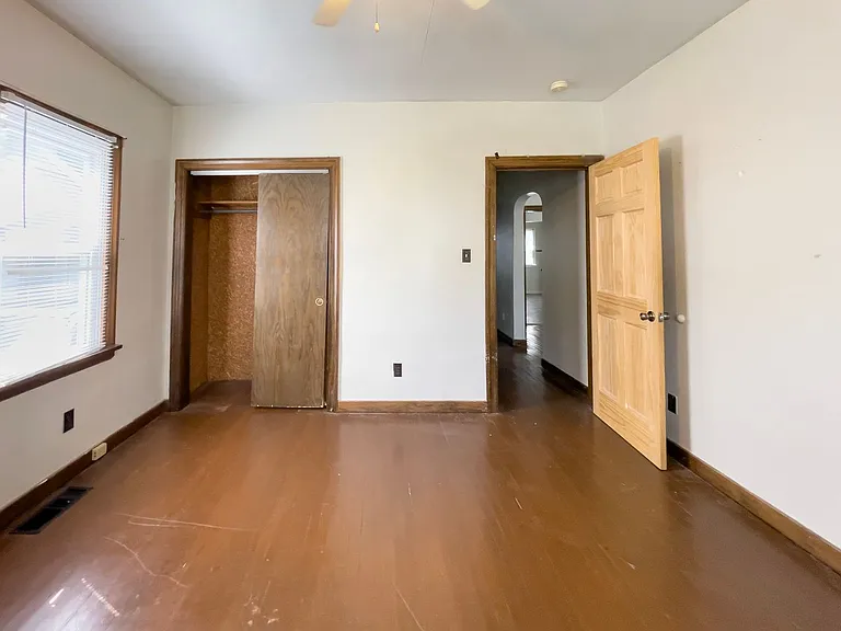 225 S College Ave — Photo 12