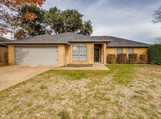7925 Lynda Ln, North Richland Hills, TX 76180