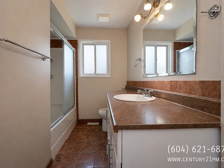 2114 Bakerview St #UPPER — Photo 10
