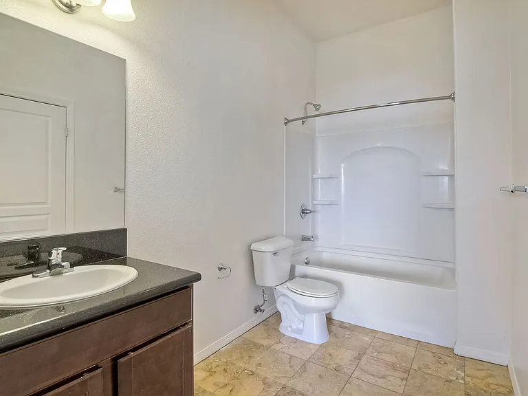 Harborview Apartments — Photo 40