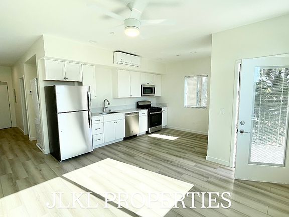3rd image of 3084 Meade Ave