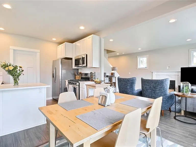1348 N Lafayette Ave — Photo 2