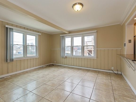 4th image of 3525 N Natoma Ave