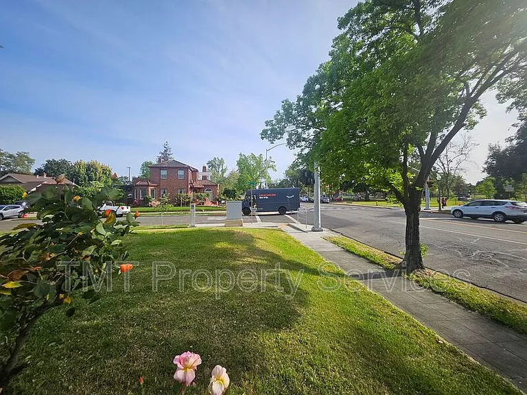 1214 N Pershing Ave — Photo 6