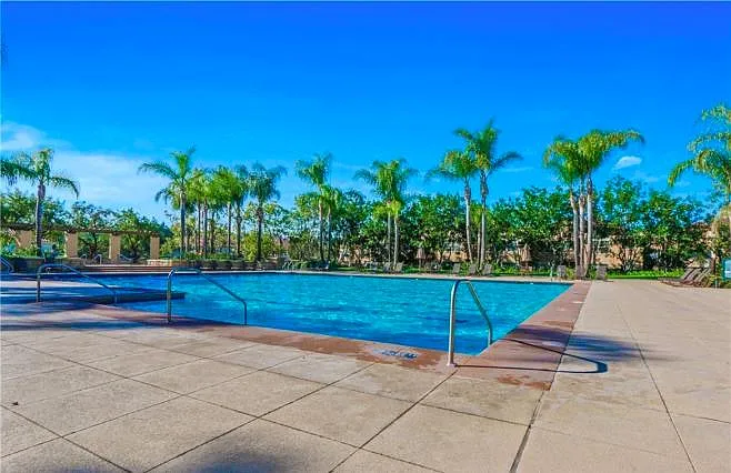 3 bed, 2.5 bath, 1473 sqft, $7,200 — Photo 4