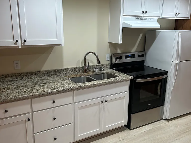 855 S Mitchell St #D — Photo 3