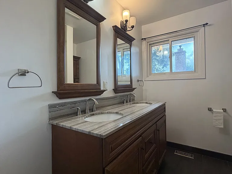 10 Miami Dr — Photo 9